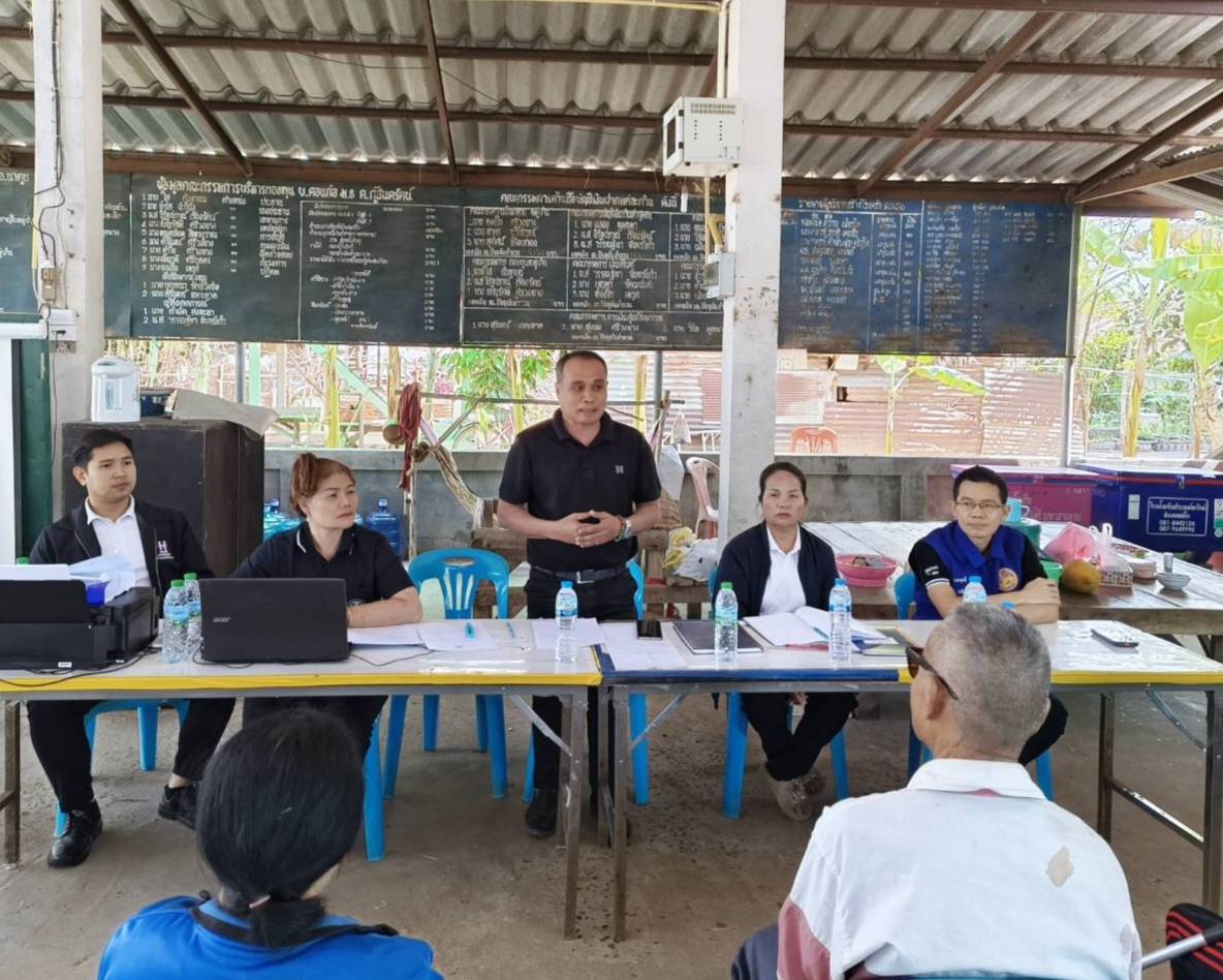 พช.นาดูน ลงพื้นที่บ้านดอนก่อ เสริมสร้างความโปร่งใส ติดตามการดำเนินงานกองทุนหมู่บ้านและโครงการประชารัฐ
