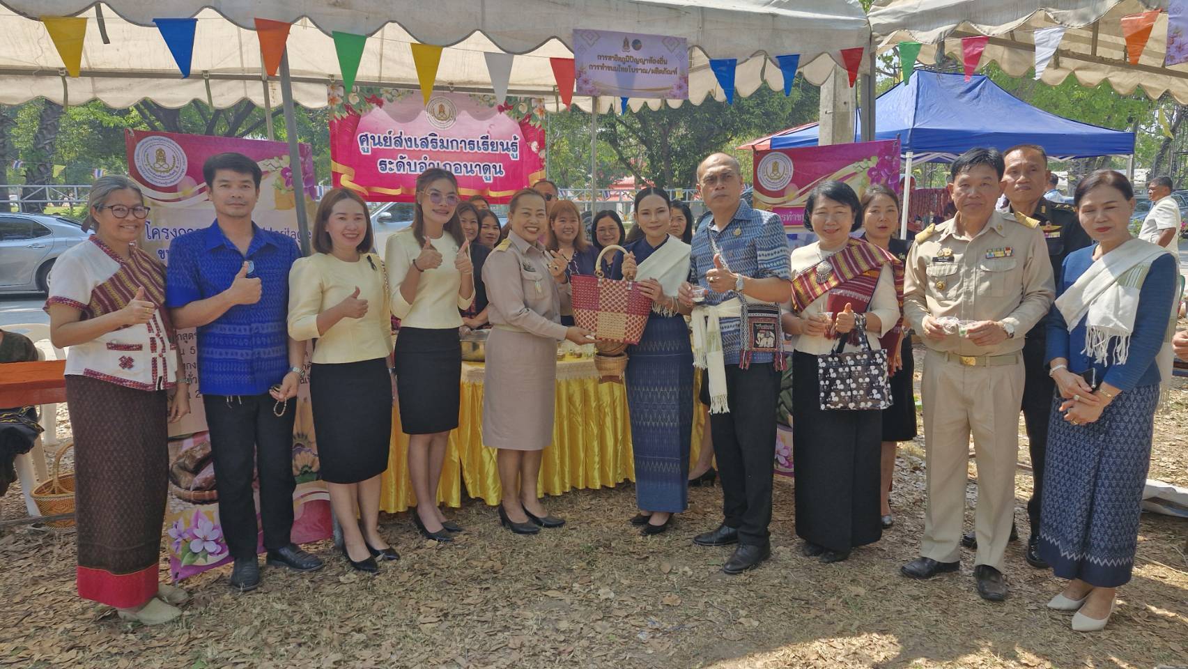 พช.นาดูน ร่วมกิจกรรม 1 อำเภอ 1 ลานสร้างสรรค์ เพื่อขับเคลื่อนวัฒนธรรมสร้างสรรค์ UNSEEN THAI THAI ให้เป็นพื้นที่วัฒนธรรมที่มีชีวิต