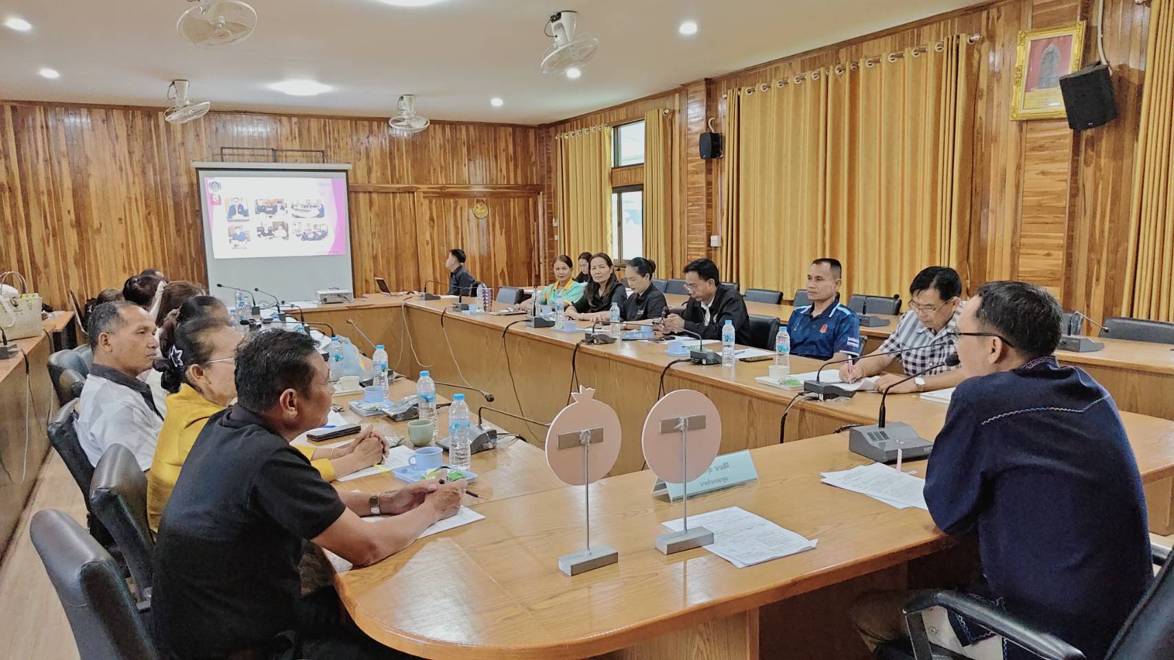 พช.นาดูน จังหวัดมหาสารคาม จัดประชุมคณะอนุกรรมการกลั่นกรองและติดตามการดำเนินงานกองทุนพัฒนาบทบาทสตรีอำเภอนาดูน ครั้งที่ 4/2569