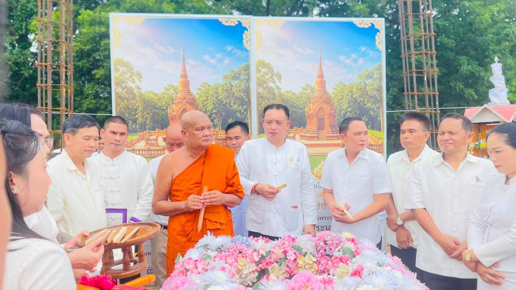 พช.นาดูน จังหวัดมหาสารคาม  ร่วมพิธีวางศิลาฤกษ์มณทป (กรุพระ) เพื่อดำเนินการก่อสร้างมณฑปอนุสรณ์สถานขุดค้นพบพระบรมสารีริกธาตุ