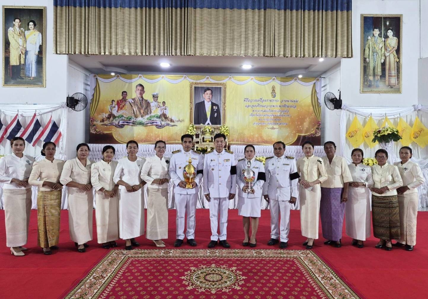 พช.นาดูน ร่วมพิธีถวายเครื่องราชสักการะวางพานพุ่มและจุดเทียนถวายพระพรชัยมงคล เนื่องในโอกาสวันเฉลิมพระชนมพรรษา พระบาทสมเด็จพระเจ้าอยู่หัว 28 กรกฎาคม 2569