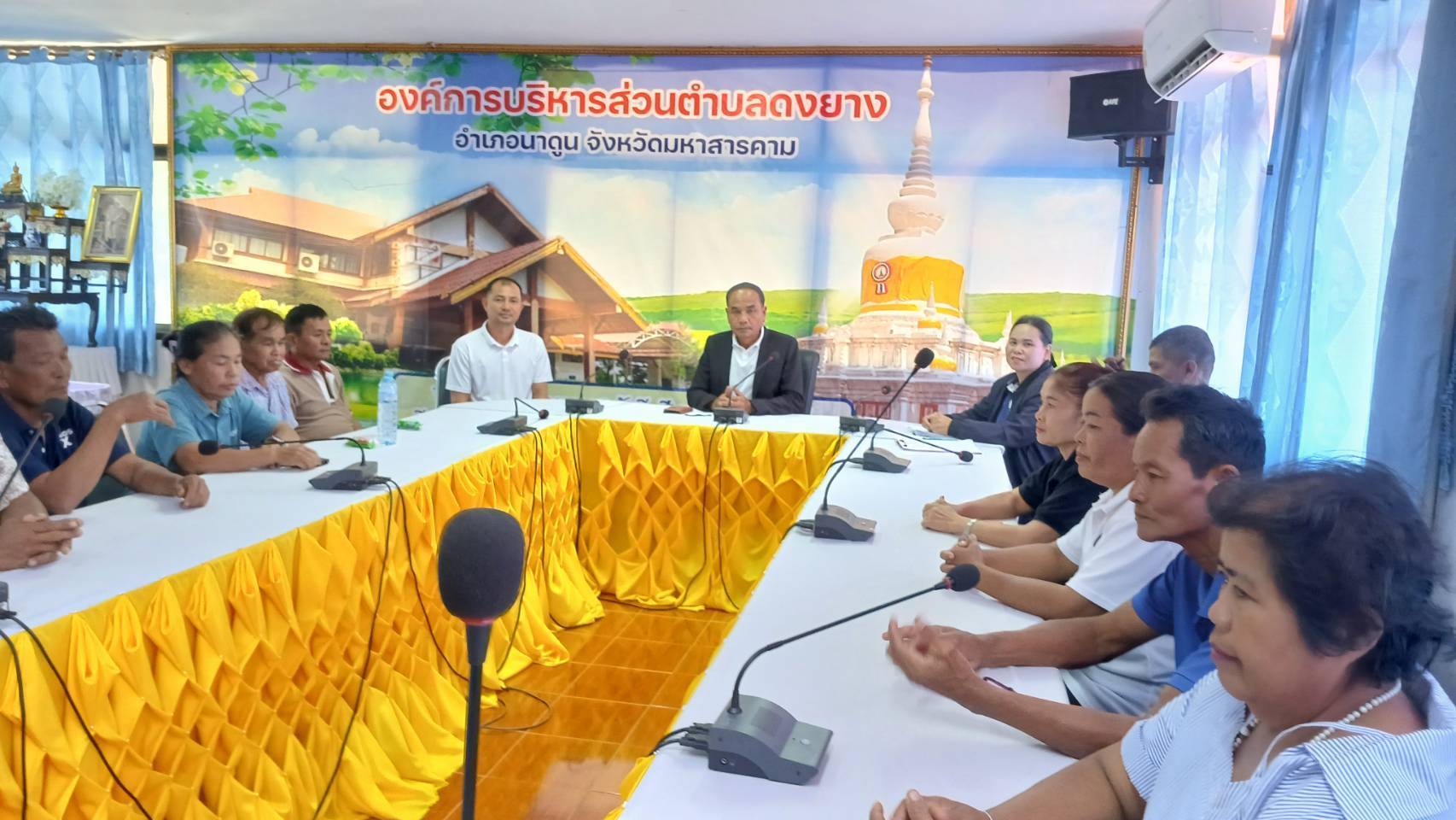 พช.นาดูน ขับเคลื่อนงานพัฒนาชุมชน! จัดเวทีประชาคมคัดเลือก "ผู้นำ อช." ตำบลดงยาง